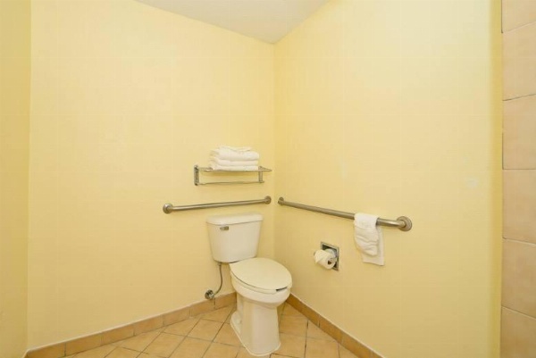 Manchester Heritage Inn & Suites image 8